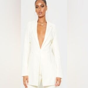 Pretty little thing longline blazer (off white color)